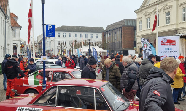 TEAM FYNSKE BANK DANMARK blev sendt standsmæssigt afsted fra torvet i Assens.